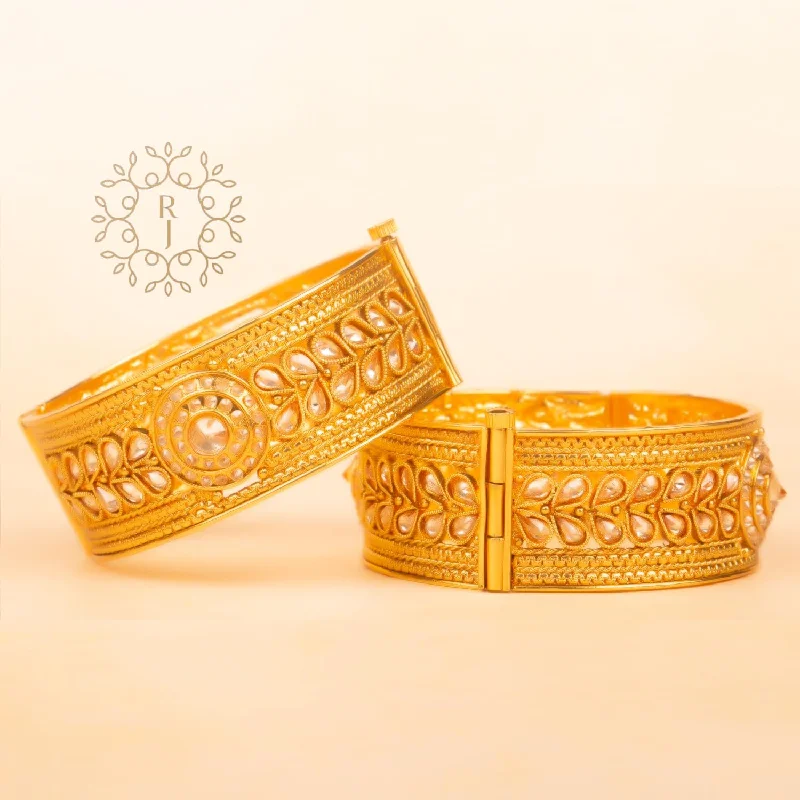 women’s heart-shaped bracelets-Raddhi Jewels Designer Premium Quality Rajwadi Gold Plated Brass Openable Kada/Bangles Set