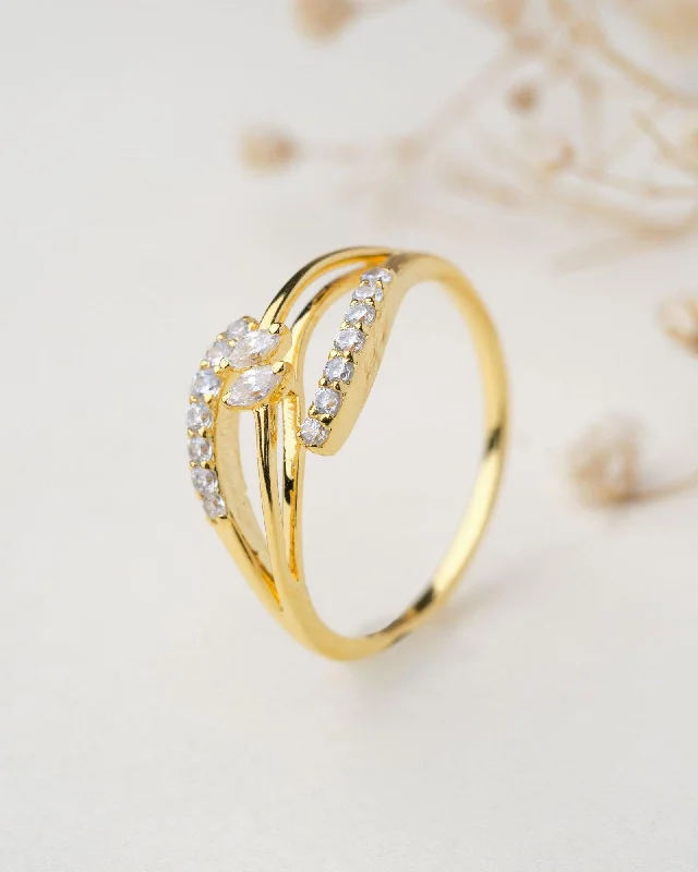 women’s fancy cut engagement rings-Shimmery Cross-over 18Kt Gold & Diamond Ring