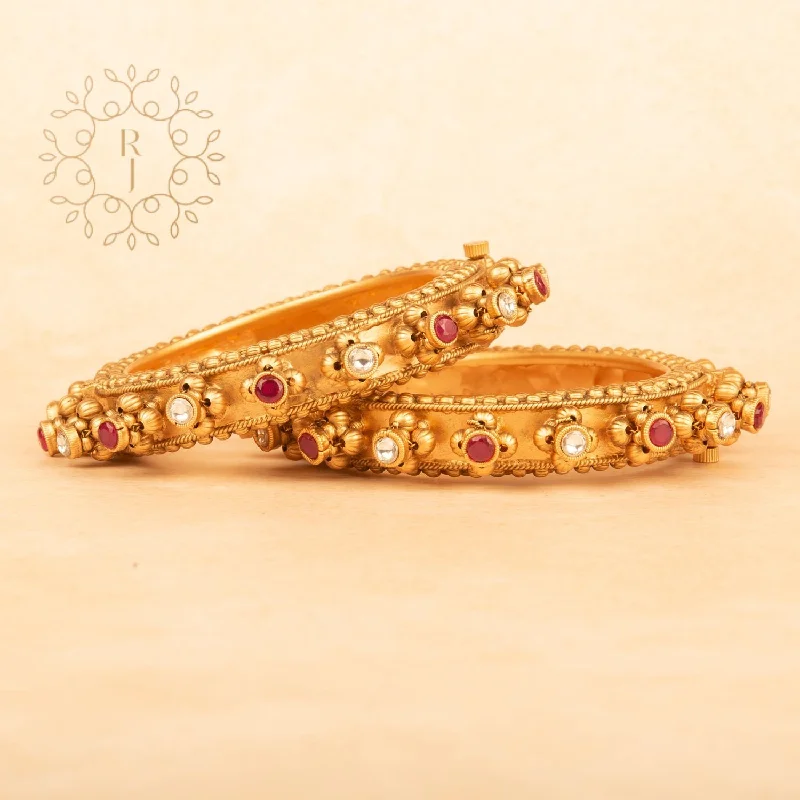 women’s engraved bracelets-Raddhi Jewels Designer Premium Quality Rajwadi Gold Plated Brass Openable Kada/Bangles Set