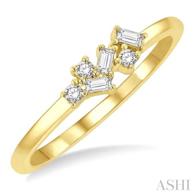 women’s silver wedding rings-1/8 ctw Scatter Baguette and Round Cut Diamond Petite Fashion Ring in 14K Yellow Gold