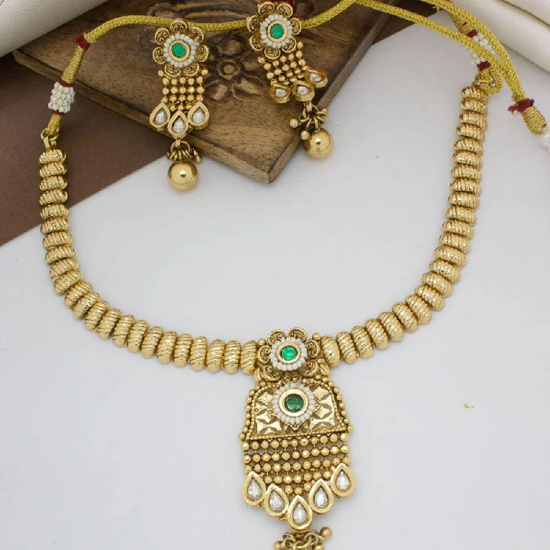 women’s heart necklaces-Manisha Jewellery Gold Plated Kundan Stone And Pearls Necklace Set