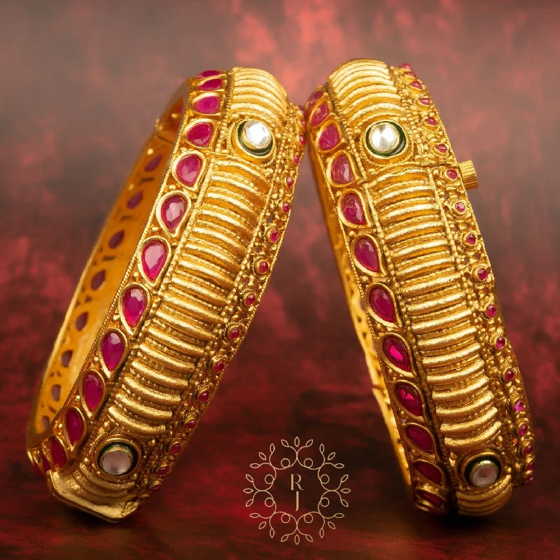 women’s rose gold bangles-Raddhi Jewels Designer Premium Quality Rajwadi Gold Plated Brass Openable Kada/Bangles Set