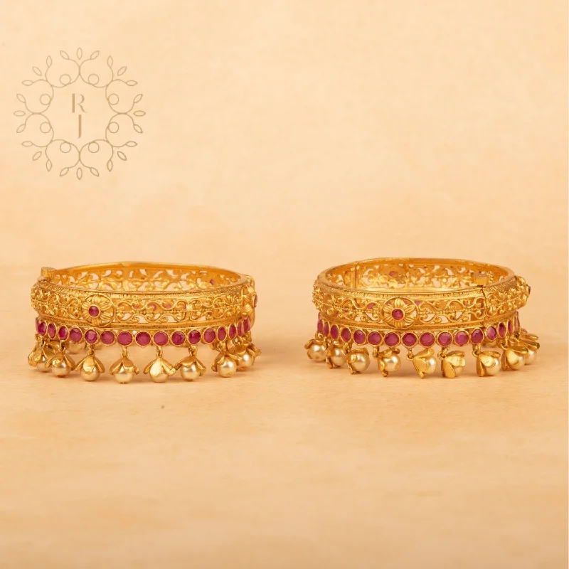 women’s gemstone bracelets-Raddhi Jewels Designer Premium Quality Rajwadi Gold Plated Brass Openable Kada/Bangles Set