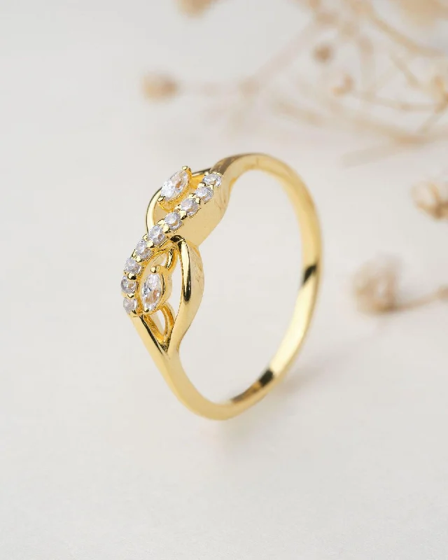 women’s alternative engagement rings-Infinity Fore Life 18Kt Gold & Diamond Ring