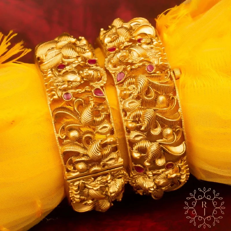 women’s leather bangles-Raddhi Jewels Designer Premium Quality Rajwadi Gold Plated Brass Openable Kada/Bangles Set