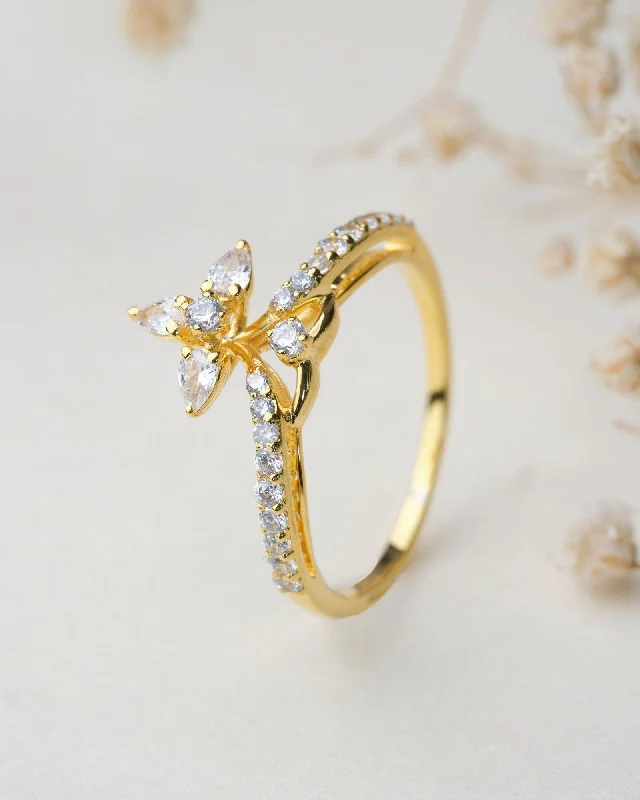 women’s luxurious engagement rings-Aanshi Floral 18Kt Gold & Diamond Ring